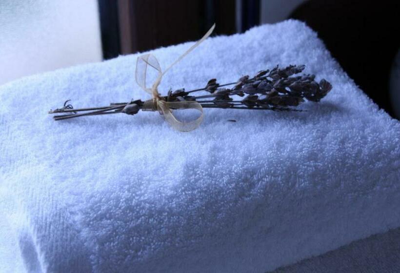 غرفة كلاسيكية ثلاثية, La Casa De La Estación