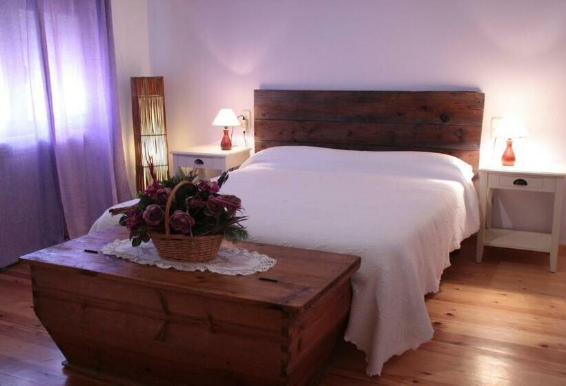 غرفة كلاسيكية ثلاثية, La Casa De La Estación