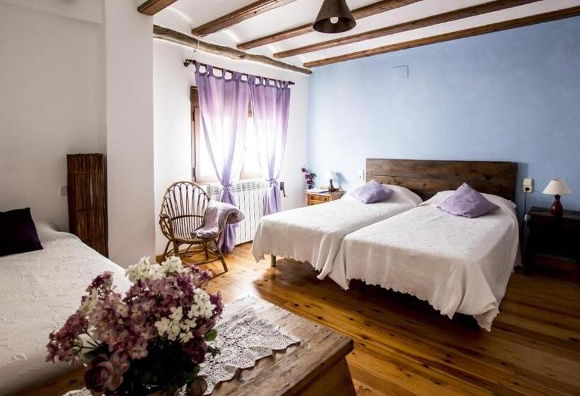 غرفة كلاسيكية ثلاثية, La Casa De La Estación