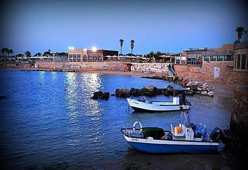 Huoneisto 2 Makuuhuonetta Parveke, Caesarea Vacation Rooms