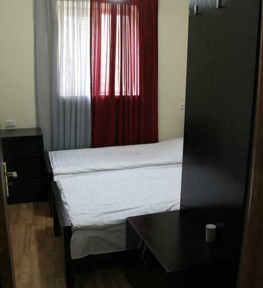 اتاق استاندارد با چشم‌انداز, Lomari S Guest House