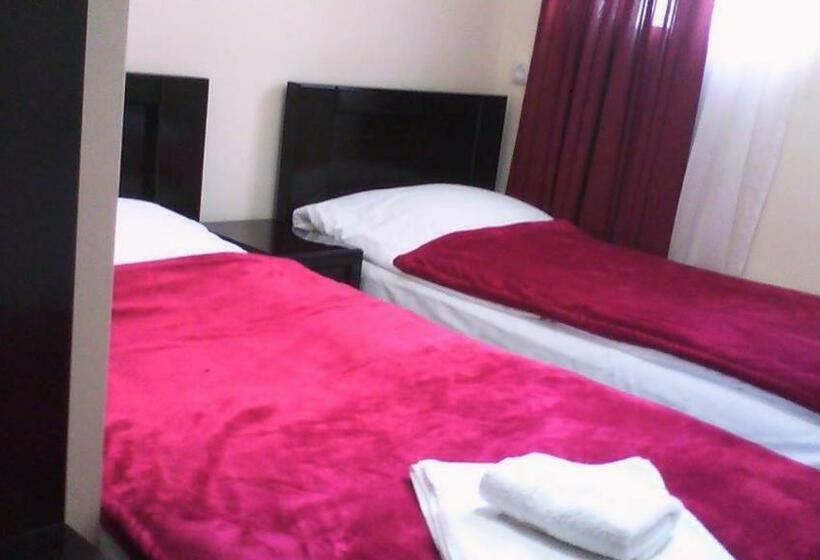 اتاق استاندارد با چشم‌انداز, Lomari S Guest House