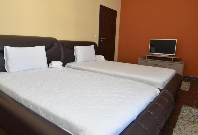 اتاق استاندارد, Konstantin