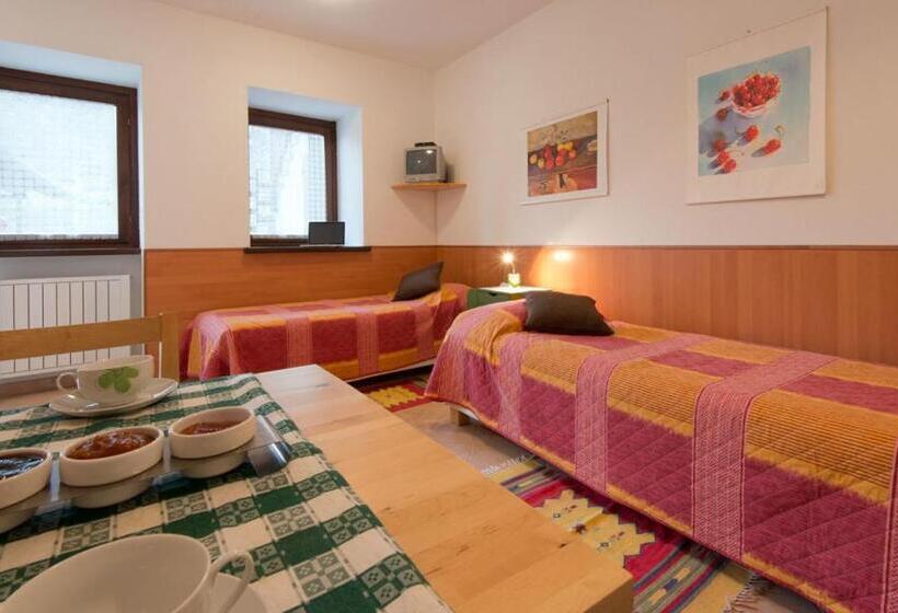 דירת חדר בקומת קרקע, Residence Joy Center