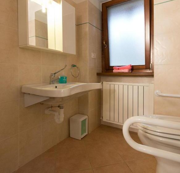 דירת חדר, Residence Joy Center