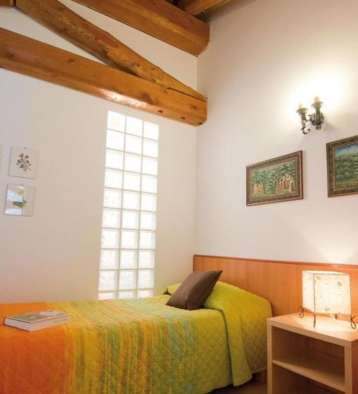 דירת חדר, Residence Joy Center