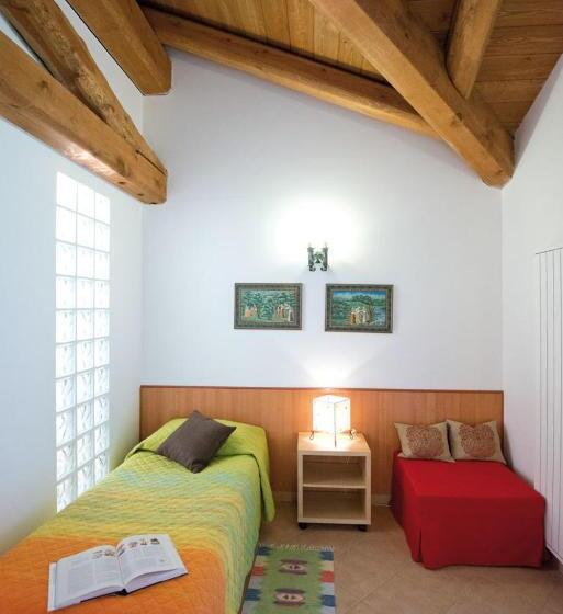 דירת חדר, Residence Joy Center