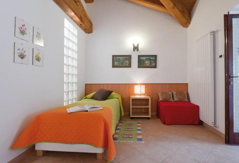 דירת חדר, Residence Joy Center