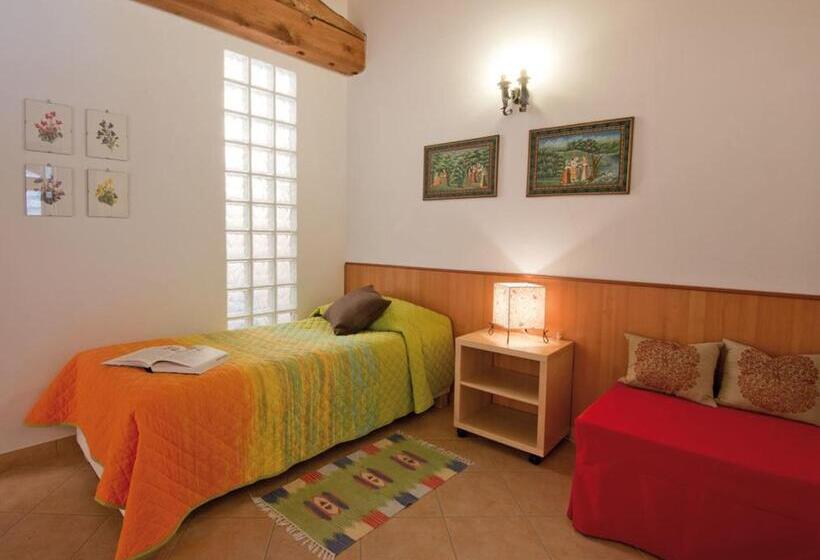 דירת חדר, Residence Joy Center