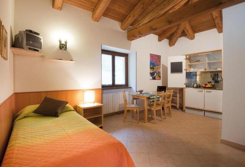 דירת חדר, Residence Joy Center