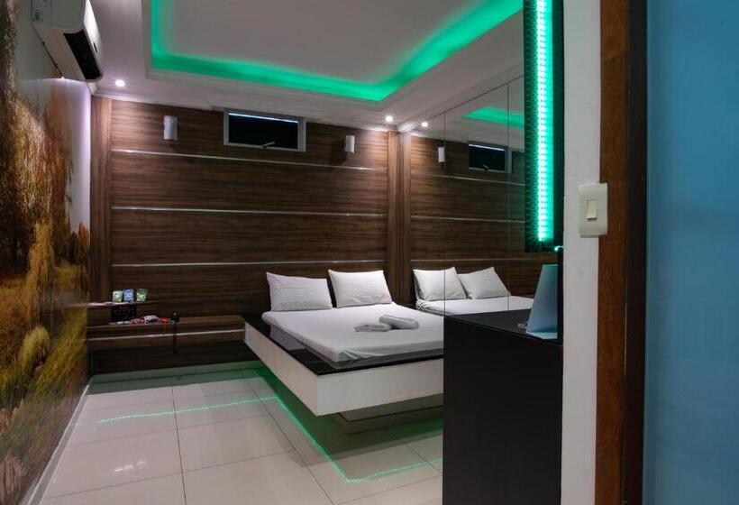 غرفة كلاسيكية, Motel Fantasy 2