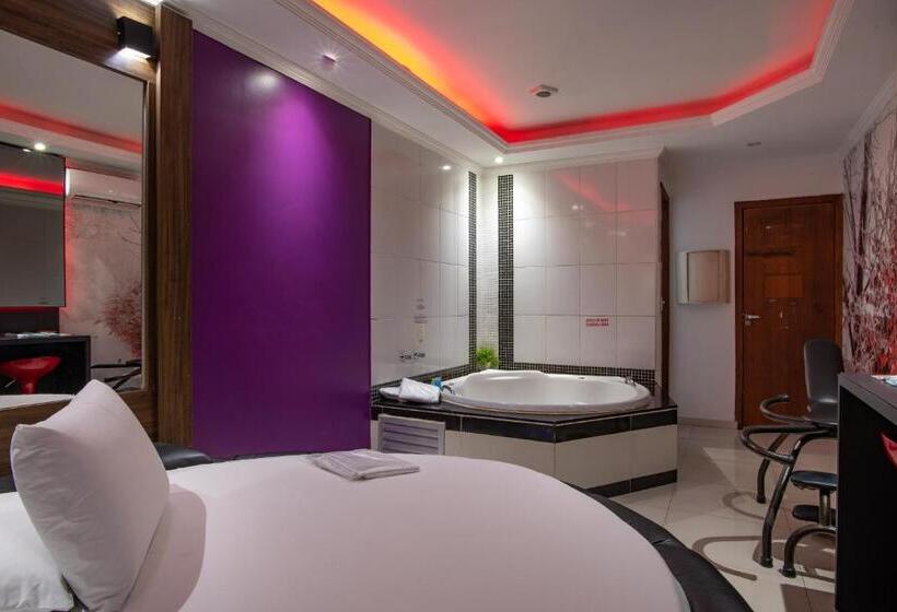 غرفة ديلوكس, Motel Fantasy 2