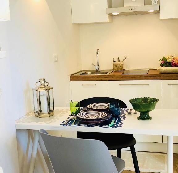 استودیوی استاندارد, About Italy Holiday Rooms And Apartments