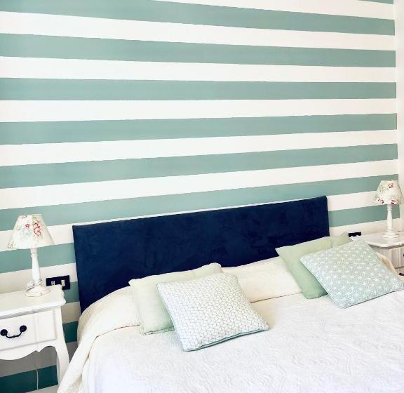 اتاق خانوادگی, About Italy Holiday Rooms And Apartments