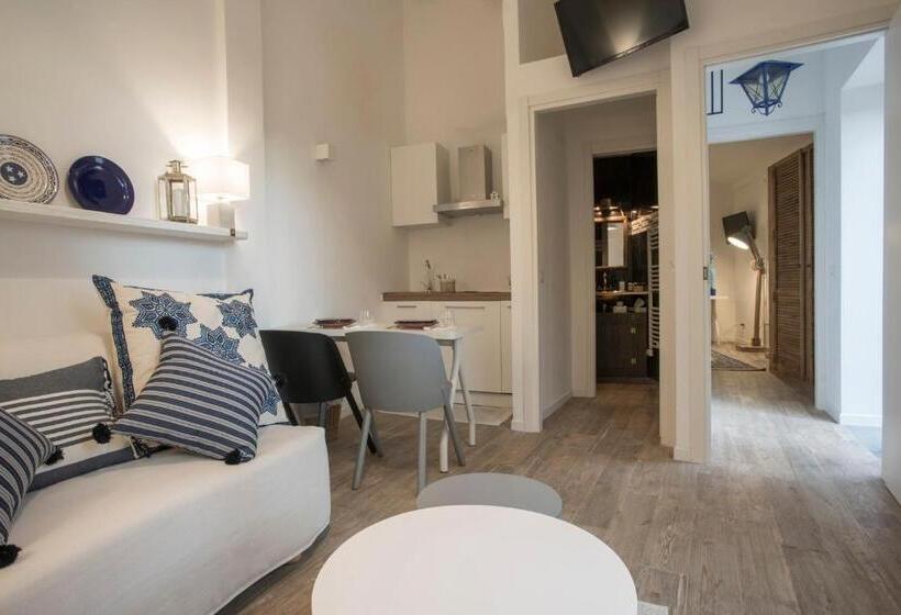 استودیوی استاندارد, About Italy Holiday Rooms And Apartments