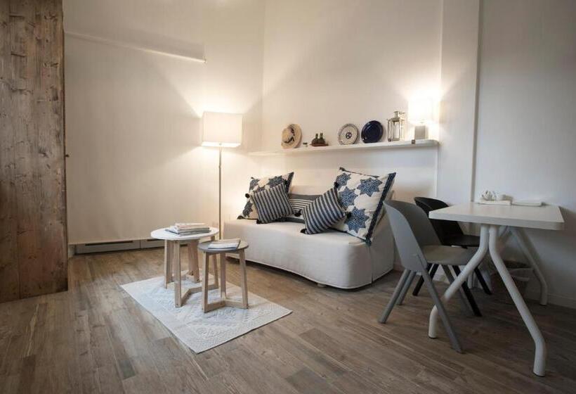 استودیوی استاندارد, About Italy Holiday Rooms And Apartments