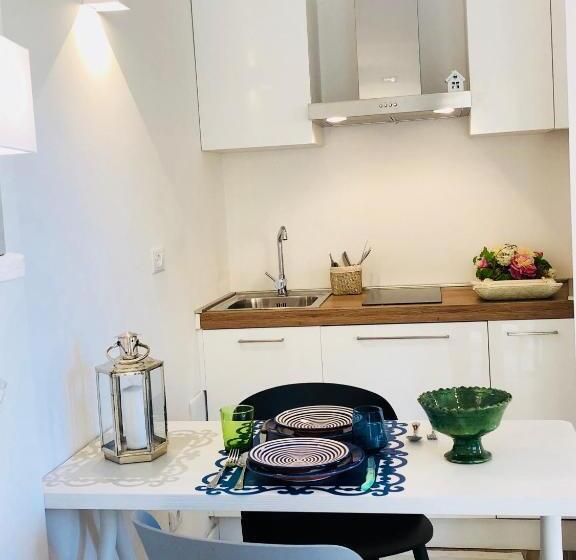 استودیوی استاندارد, About Italy Holiday Rooms And Apartments