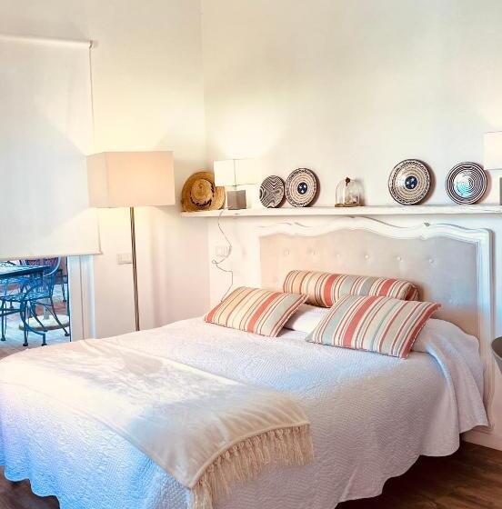 استودیوی استاندارد, About Italy Holiday Rooms And Apartments