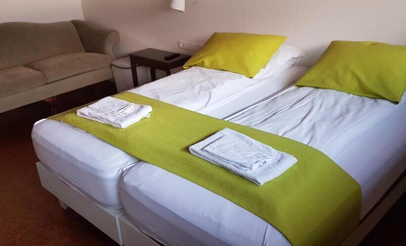 اتاق استاندارد چهار تخته, Apotek Guesthouse