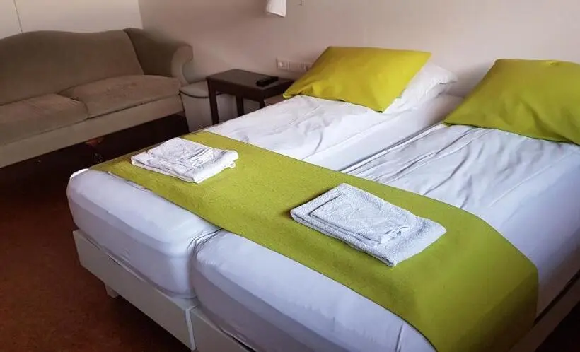 اتاق استاندارد چهار تخته, Apotek Guesthouse