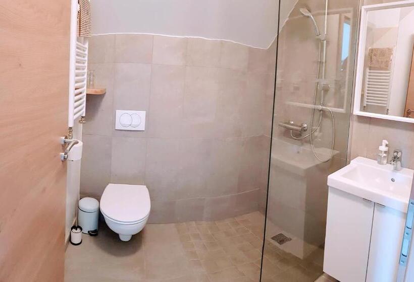 اتاق استاندارد چهار تخته, Apotek Guesthouse