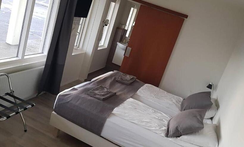 اتاق استاندارد سه نفره, Apotek Guesthouse