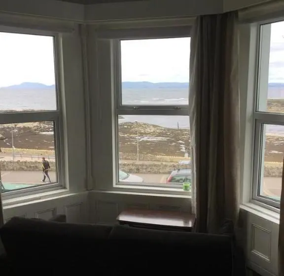 Triple Room Sea View, Rolling Wave Guesthouse