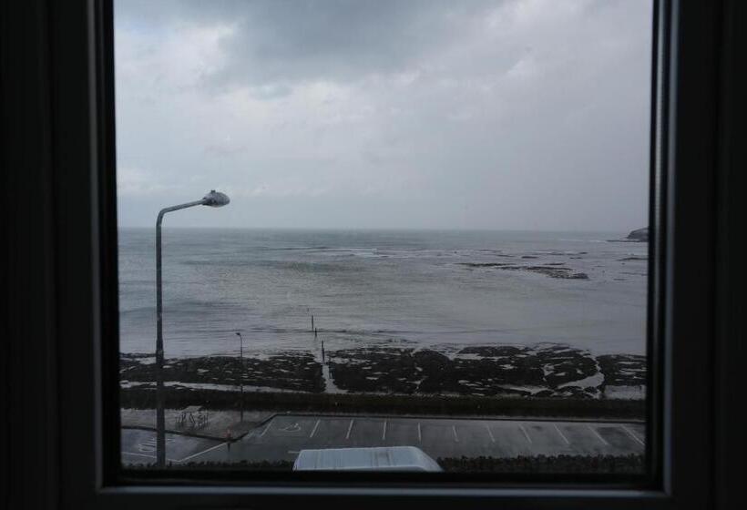 Triple Room Sea View, Rolling Wave Guesthouse