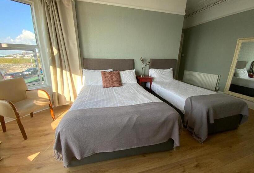 带海景的高档三人间, Rolling Wave Guesthouse