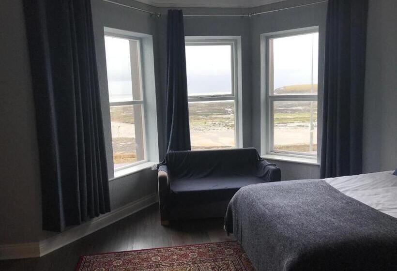 带海景的高档三人间, Rolling Wave Guesthouse