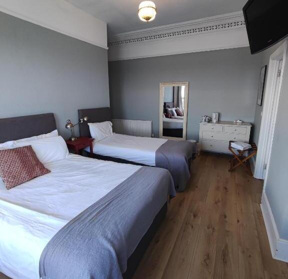 带海景的高档三人间, Rolling Wave Guesthouse