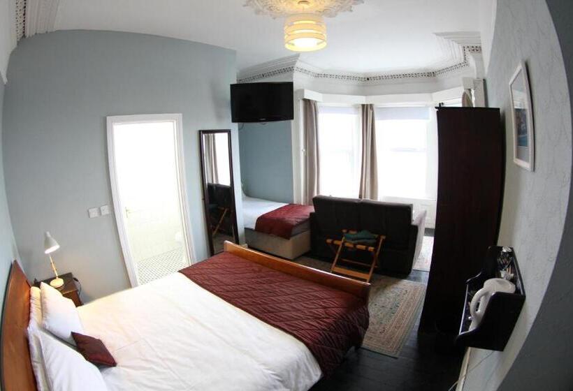 Triple Room Sea View, Rolling Wave Guesthouse