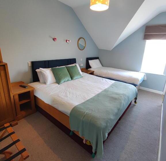 Triple Room Sea View, Rolling Wave Guesthouse