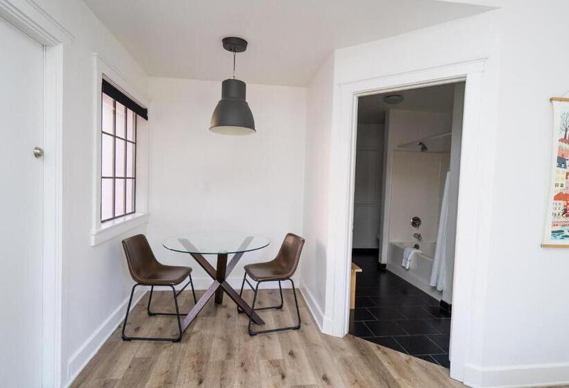 غرفة قياسية سرير كينج, Atterdag Inn