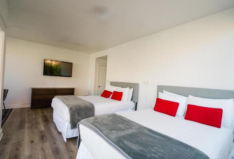 غرفه قياسيه سريرين مزدوجين, Atterdag Inn