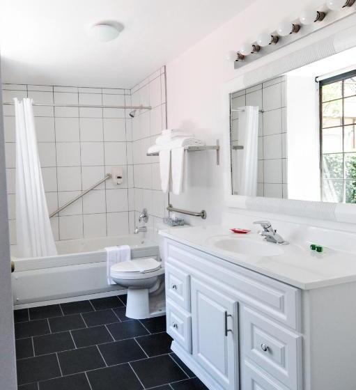 غرفه قياسيه سريرين مزدوجين, Atterdag Inn