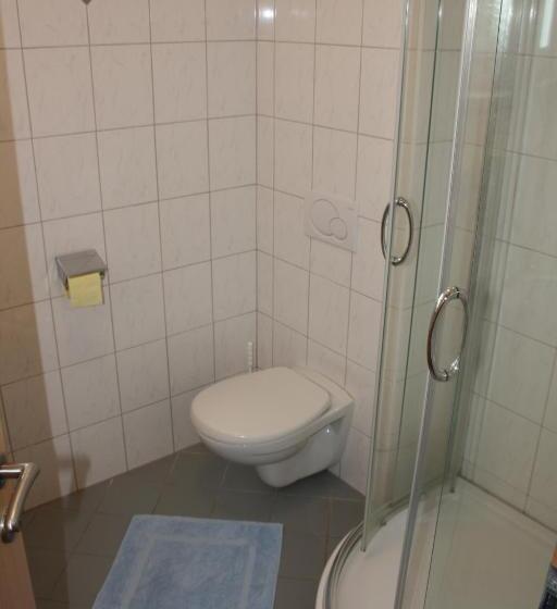 Четырехместный Номер Стандарт с Балконом, Gasthof Pension ölberger