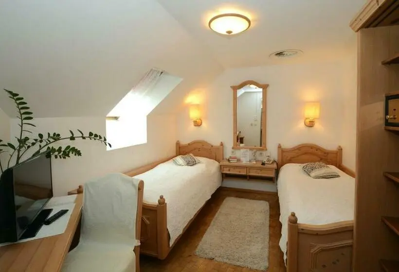 Standard Room, & Restaurant Braunstein   Pauli´s Stuben