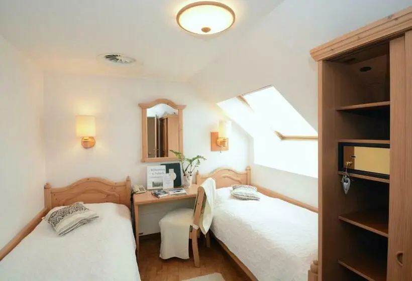 Standard Room, & Restaurant Braunstein   Pauli´s Stuben