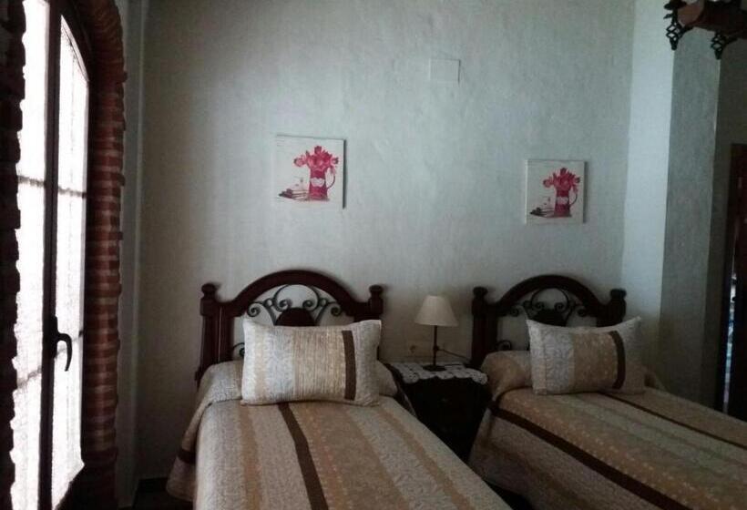 غرفة قياسية, Virgen De Los Remedios
