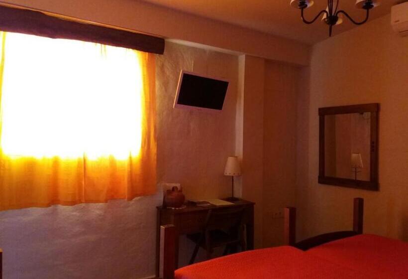 חדר משפחתי, Virgen De Los Remedios