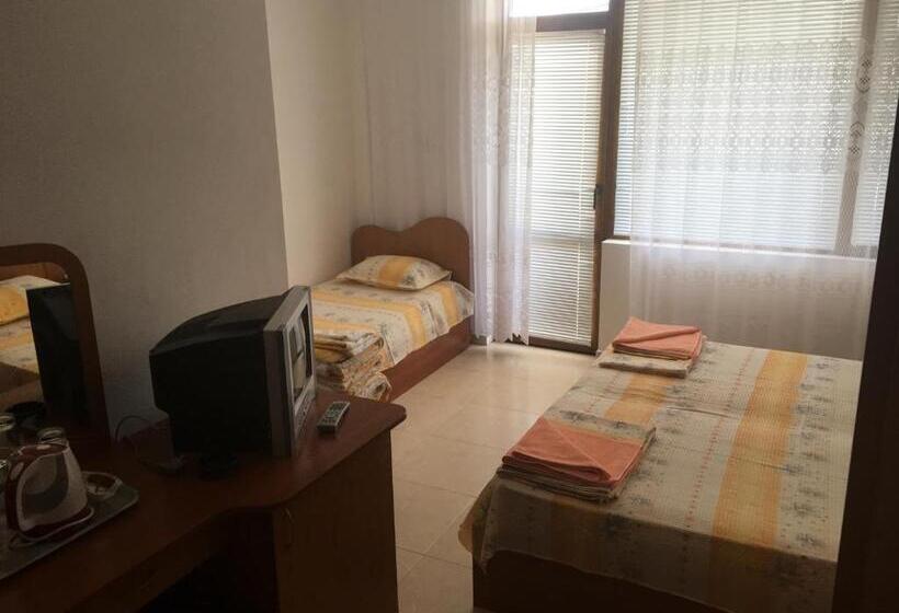 스탠다드 트리플 발코니 룸, къща за гости кадиеви