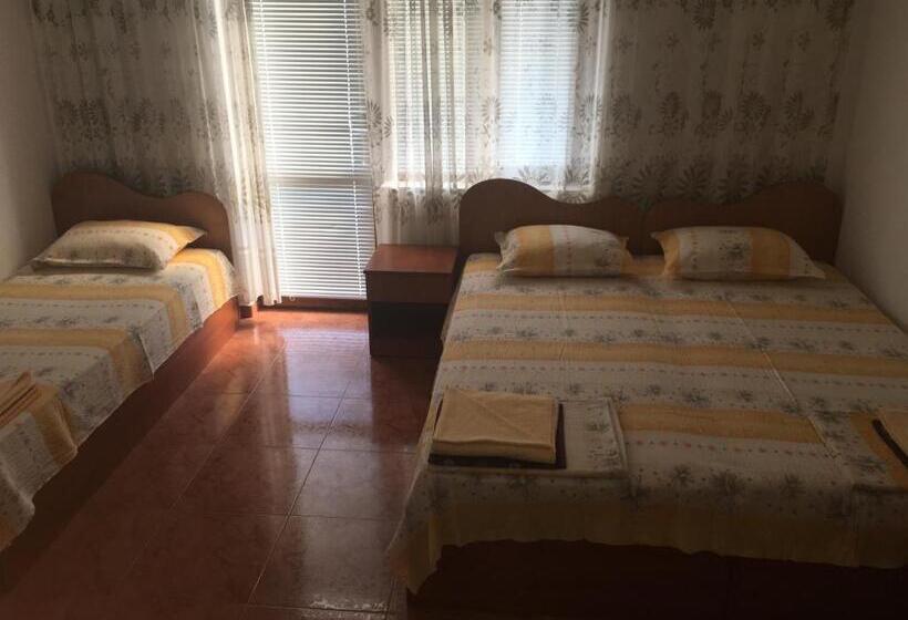 스탠다드 트리플 발코니 룸, къща за гости кадиеви