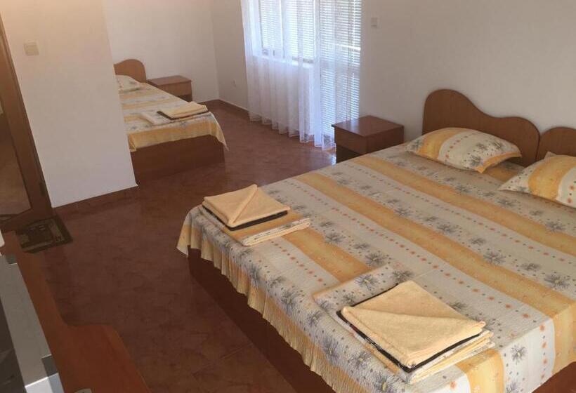 스탠다드 트리플 발코니 룸, къща за гости кадиеви