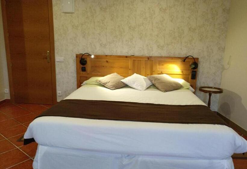 디럭스 룸 킹사이즈 침대, Mas Trucafort Masia Braseria Alojamiento Adults Only