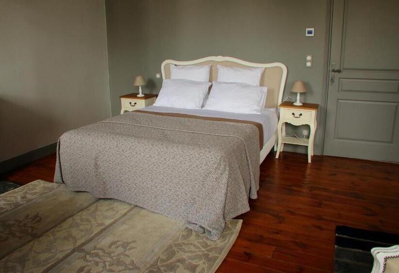 Номер Стандарт с Балконом, Auberge Les Volcans
