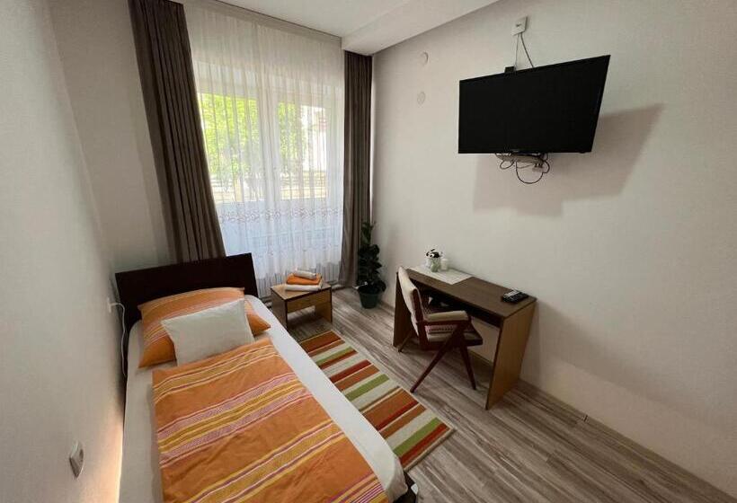 اتاق استاندارد یک نفره, Bezdan Guesthouse