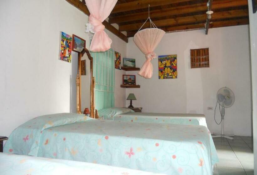اتاق استاندارد سه نفره, Drapers San Guest House
