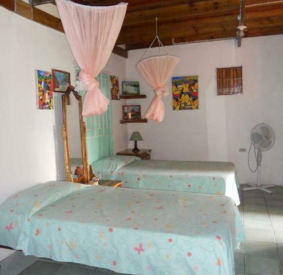 اتاق استاندارد سه نفره, Drapers San Guest House