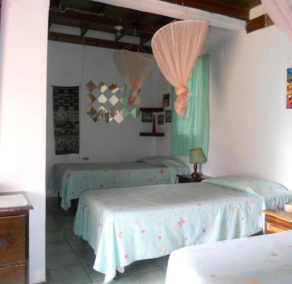 اتاق استاندارد سه نفره, Drapers San Guest House